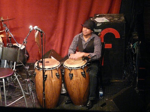 Yarien Oviedo on congas