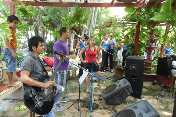 Buena Fe ensayando para los conciertos de Corea del Sur