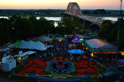 Hennes Latin Stage on the river Waal